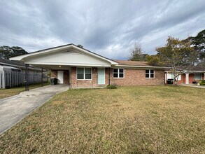 Building Photo - 1111 Maribob Cir