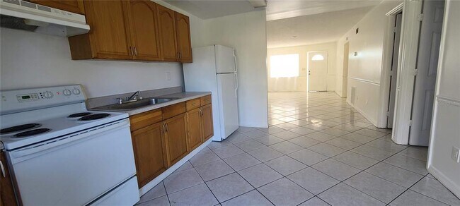 Foto del edificio - 4321 Continental Blvd