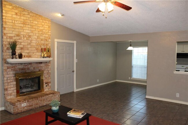 Foto del edificio - 1702 Goodson Ln