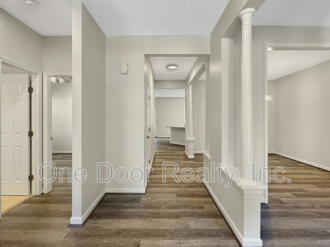 Foto del edificio - 6268 Chelsea Crescent