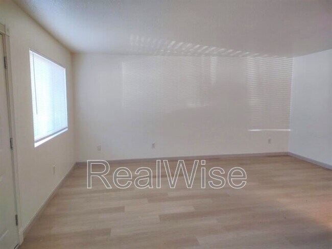 Foto del edificio - 120 Sunny Ln