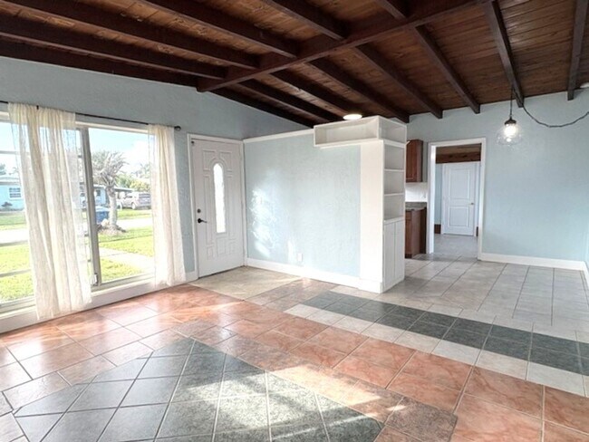 Foto del edificio - Beachside Bungalow in Ormond Beach!