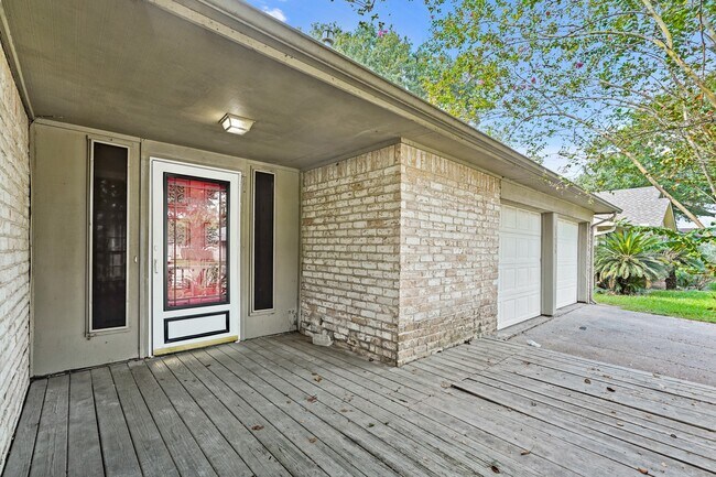 Building Photo - 13755 Drakewood Dr