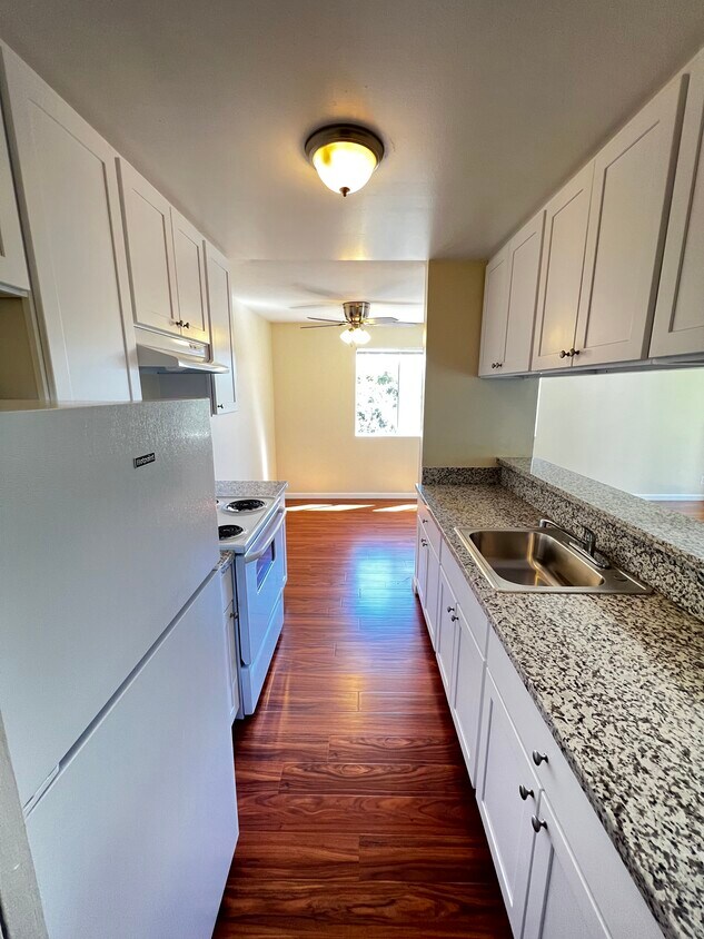 Primary Photo - 2157 Carlmont Dr