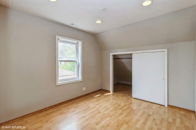 Foto del edificio - 4979 N Austin Ave