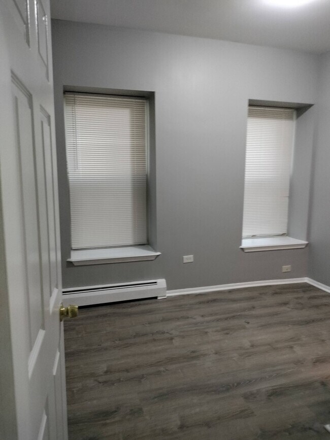 Building Photo - 4127 S Ellis Ave