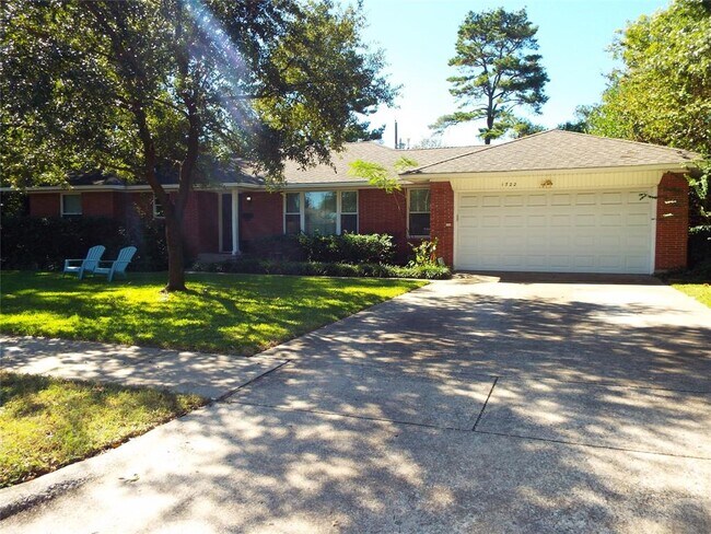 Building Photo - 1722 Quadrangle Dr