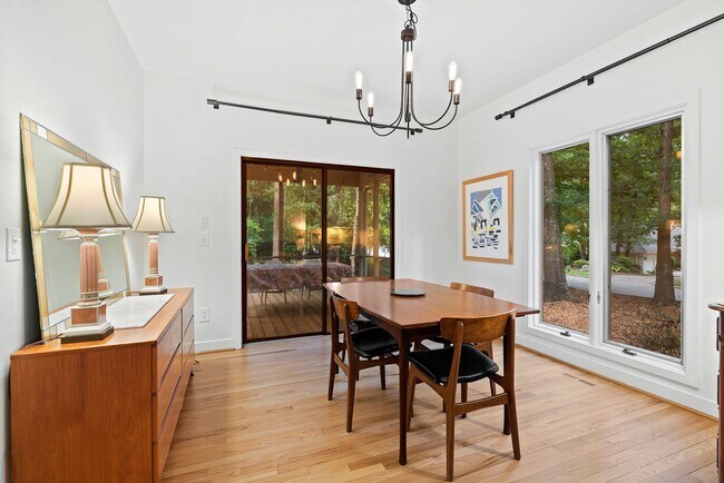 Foto del edificio - Gorgeous Home in Ironwoods Neighborhood Chapel Hill