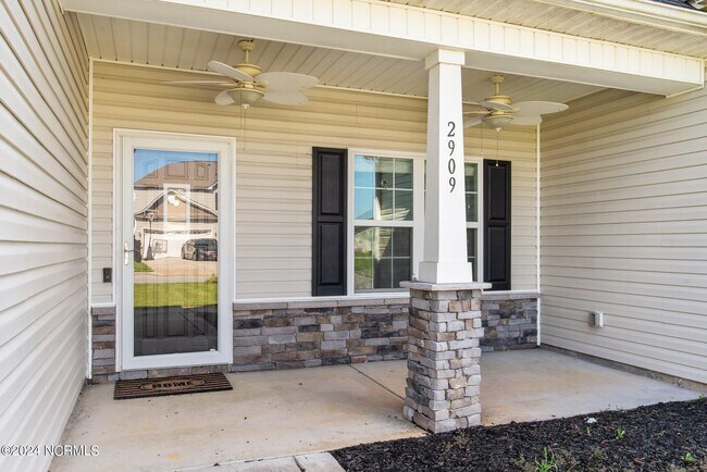 Building Photo - 2909 Oakwood Dr