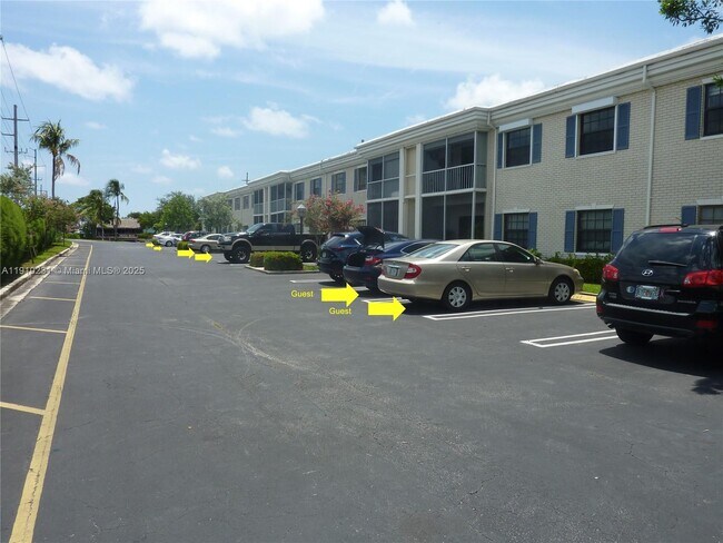 Foto del edificio - 180 Cypress Club Dr