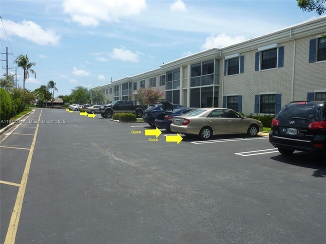 Building Photo - 180 Cypress Club Dr