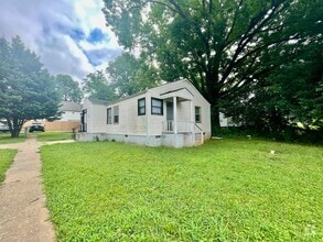 Building Photo - 2320 Rozzelles Ferry Rd