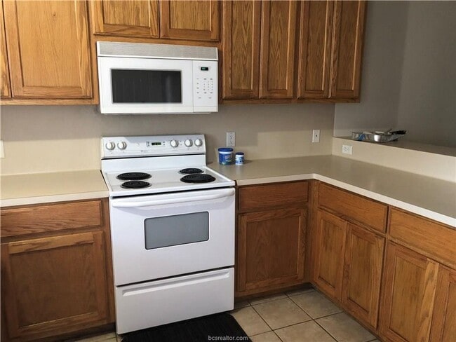 Foto del edificio - EXCELLENT 3/3 DUPLEX- PRELEASE NOW!