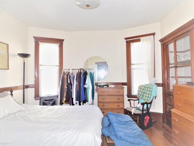Foto del edificio - 625 E 8th St