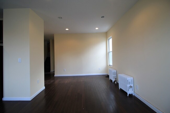 Building Photo - 2819 Lasalle Ave