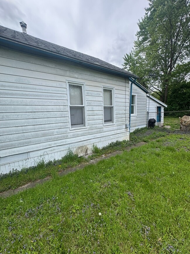 Building Photo - 1639 S Warren Ave