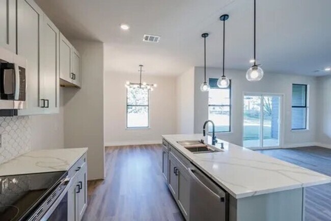 Foto del edificio - 5713 Stonegate Cir