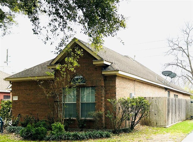 Building Photo - 330 Darby Trails Dr