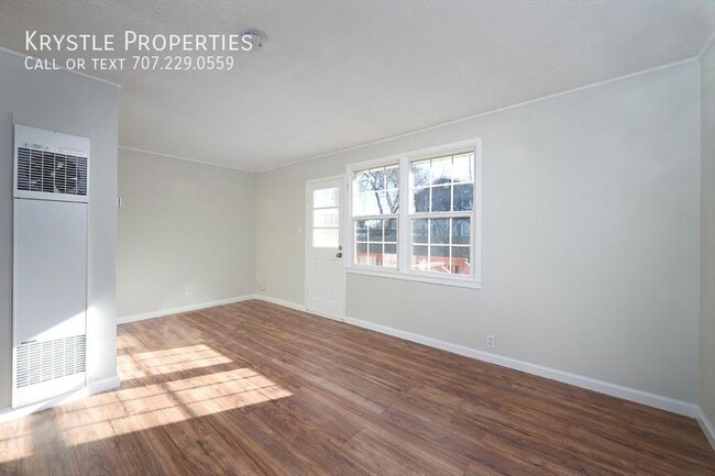 Building Photo - Spacious Condo with Easy Freeway Access