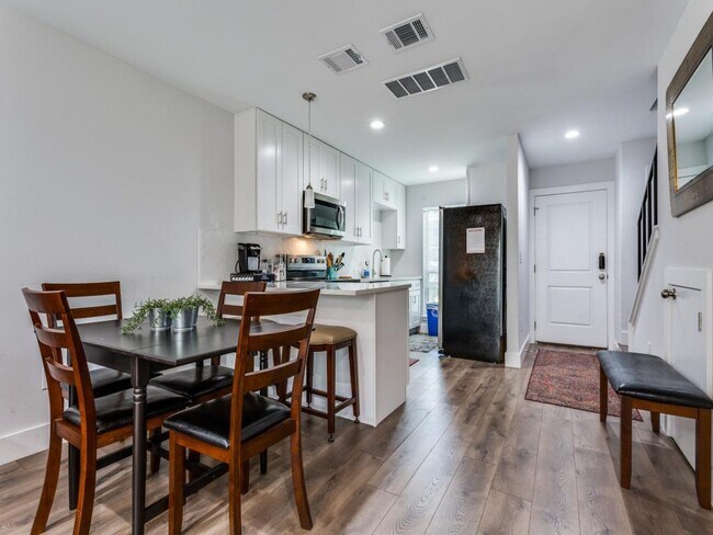 Foto del edificio - 3806 Southway Dr