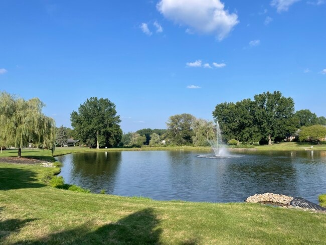 View of Fountain on lake - 121 Clubhouse Cir