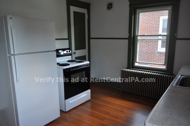 Building Photo - 2312 Hoffer Ave Apt 2