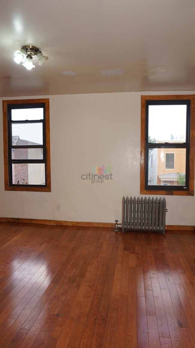 Building Photo - 819 Friel Pl