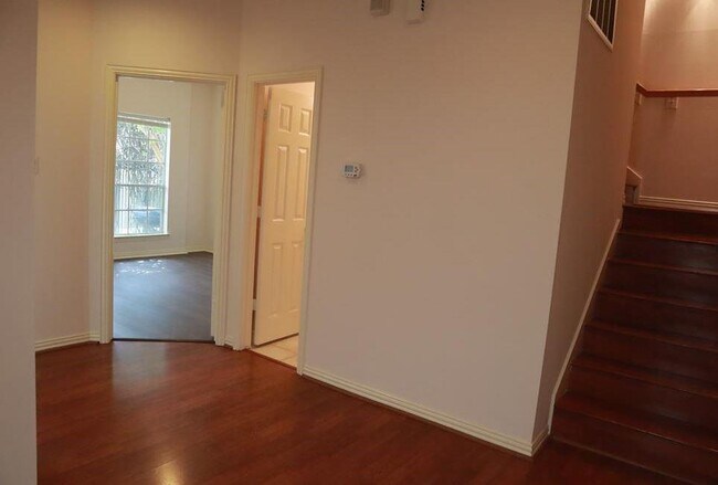 Building Photo - 7203 Crystal Way