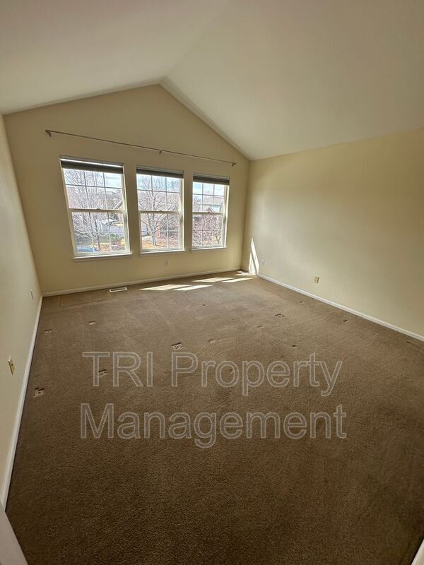 Foto del edificio - 122 Whitney Ct