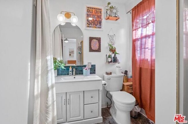 Foto del edificio - 15803 S Raymond Ave