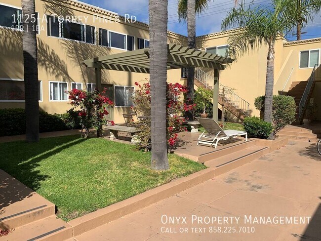 Building Photo - 1125 Torrey Pines Rd #A - 1 bedroom with g...