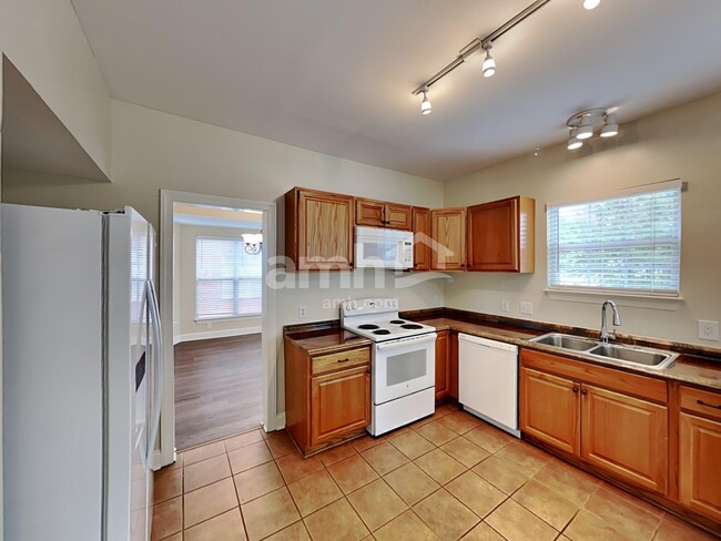Foto del edificio - 6728 Autumn Oaks Dr