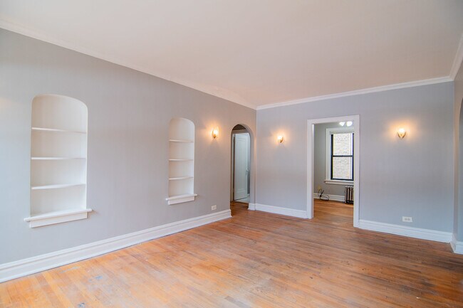 Building Photo - 1618 W Farwell Ave