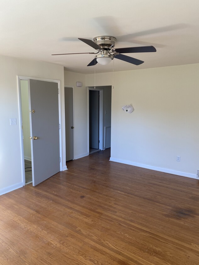 Livingroom - 105 Main St