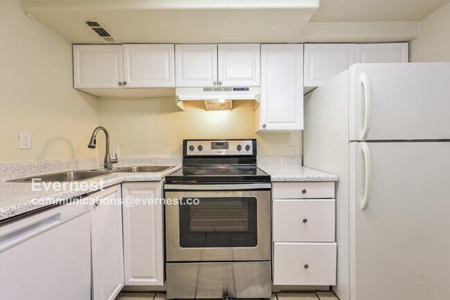 Foto del edificio - 2513 S Broadway