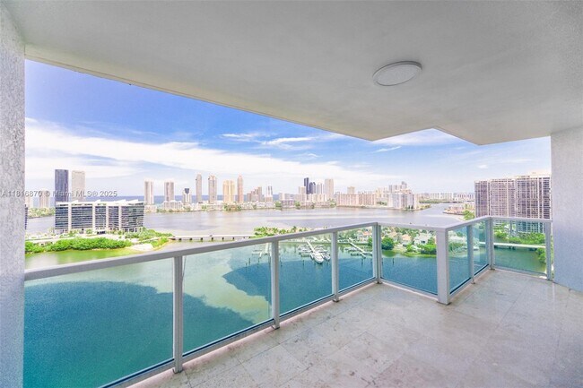 Foto del edificio - 3201 NE 183rd St