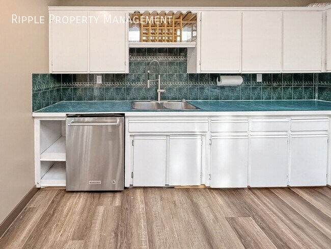 Building Photo - AMAZING 3 BEDS WITH 2 DENS/OFFICES, 2 BATHS SINGLE FAMILY HOUSE | PETS ALLOWED