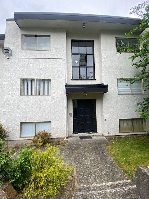 Building Photo - 951 Cedar St