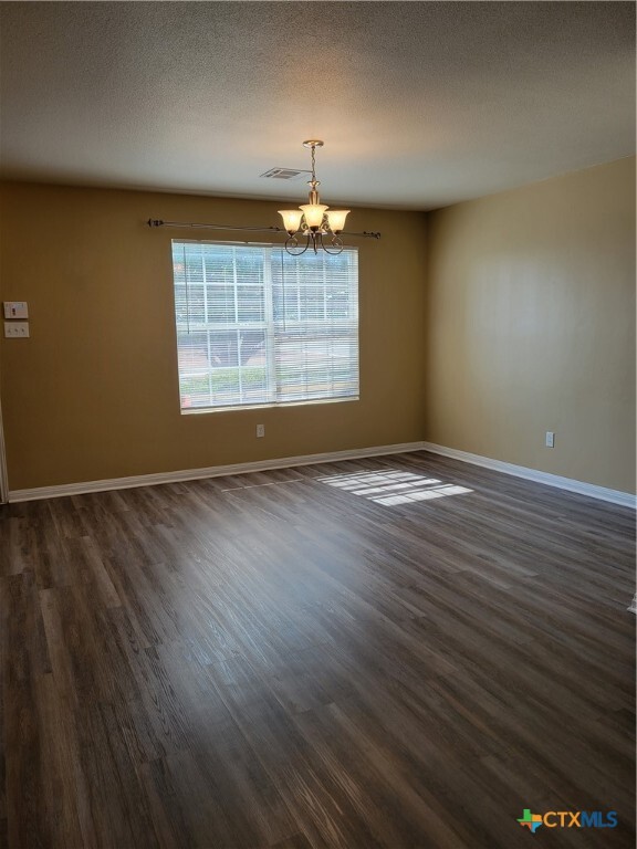 Building Photo - 2611 Echo Dr