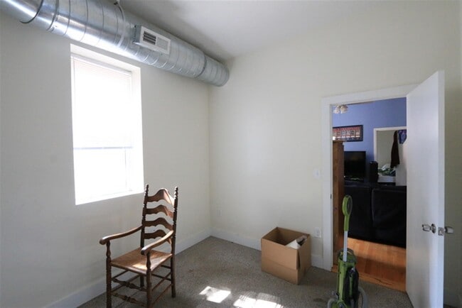 Building Photo - 205B Highland Ave