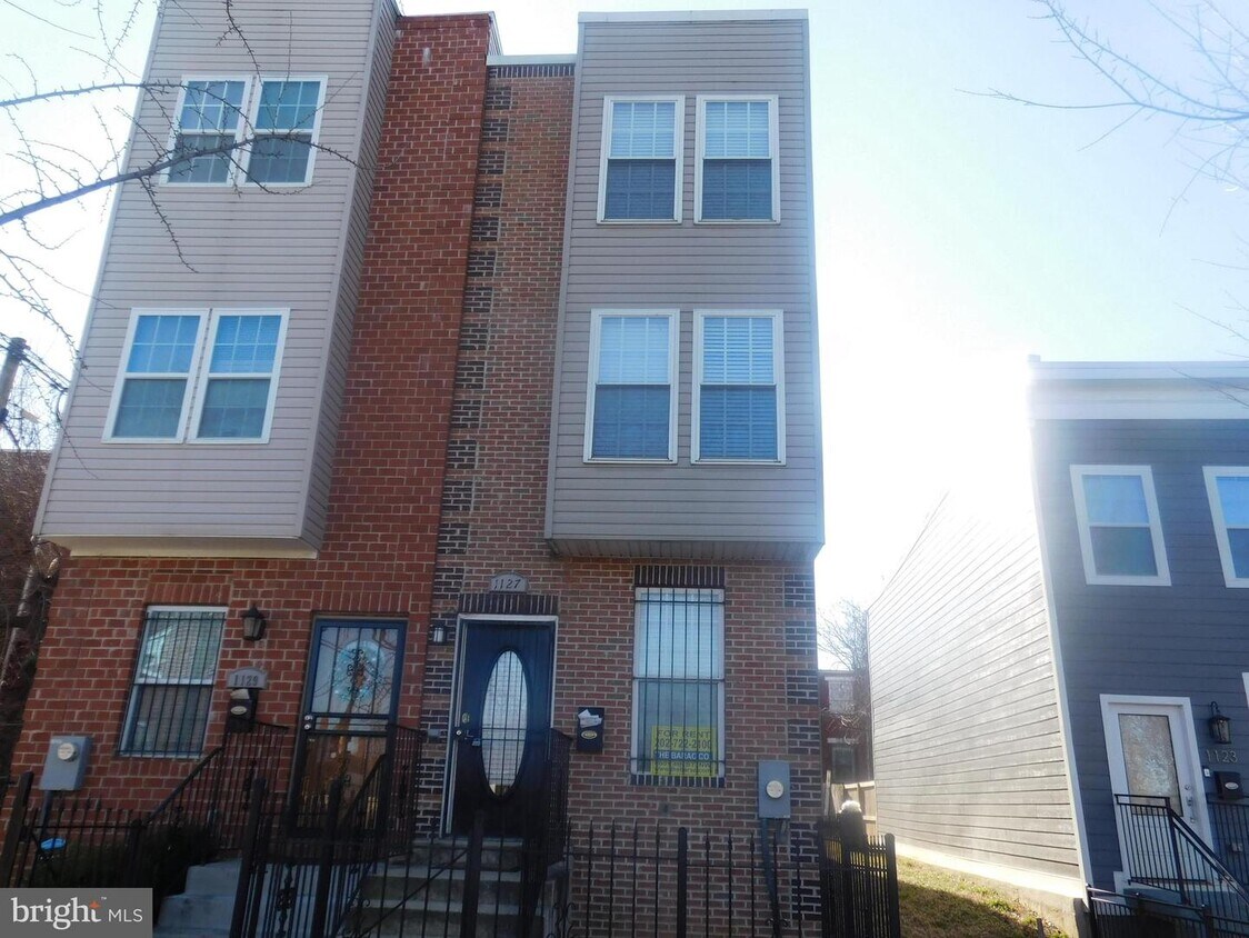 Foto principal - 1127 Holbrook St NE