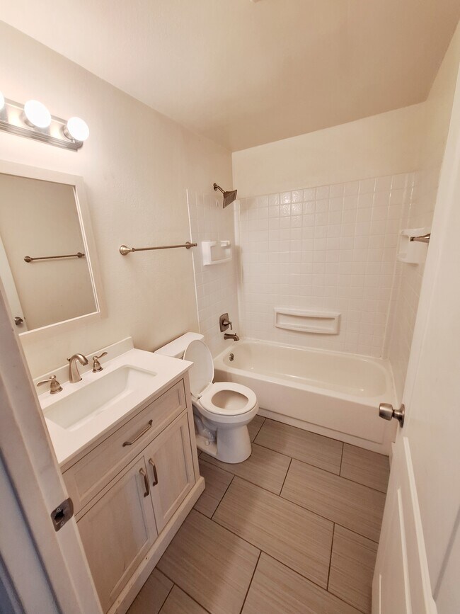 Bathroom - 5128 SE Foster Rd