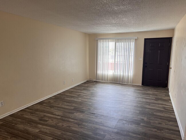 Foto del edificio - 2151 S Winstel Ave
