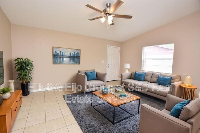 Building Photo - 774 Zella Ln
