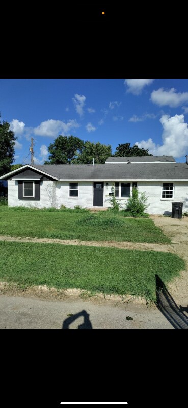 Primary Photo - 213 Melrose Dr