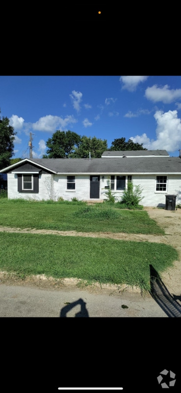 Building Photo - 213 Melrose Dr