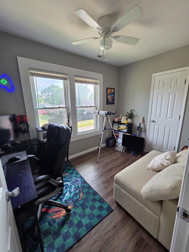 Dormitorio 2 - 3901 Garland Ave