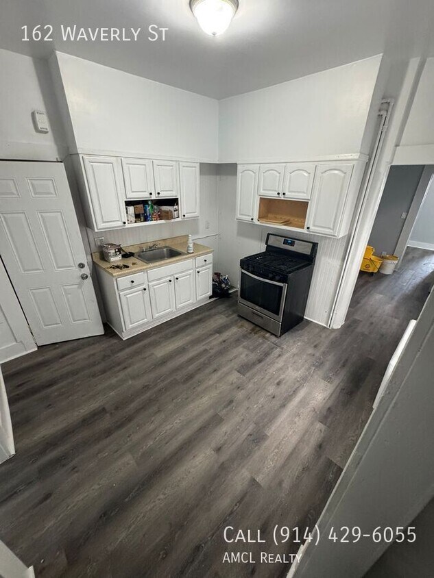 Foto principal - 162 Waverly St