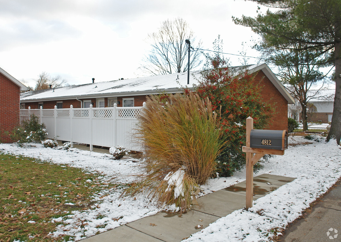 Building Photo - 4810 Grand Central Ave