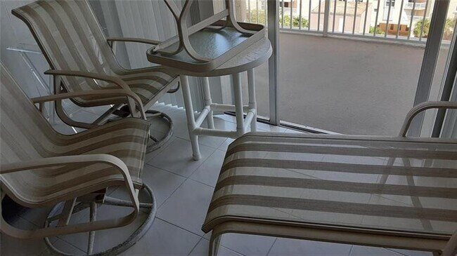 Foto del edificio - 1950 S Ocean Dr